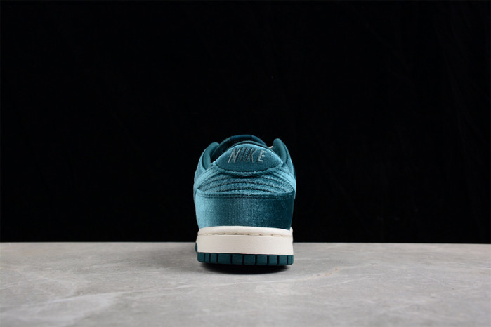 nike dunk low green velvet (w) - dz5224-300