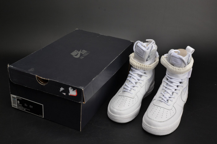 nike wmns sf force 1 “triple white” 903270 100